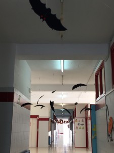 Los murciélagos se han colado por los pasillos de nuestro colegio....