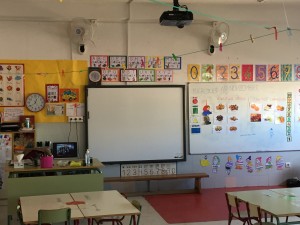 Todas las clases disponen de Pizarra Digital y/o equipo informático con conexión a Internet.